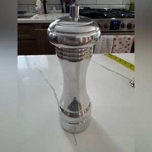 Olde Thompson pepper grinder mill